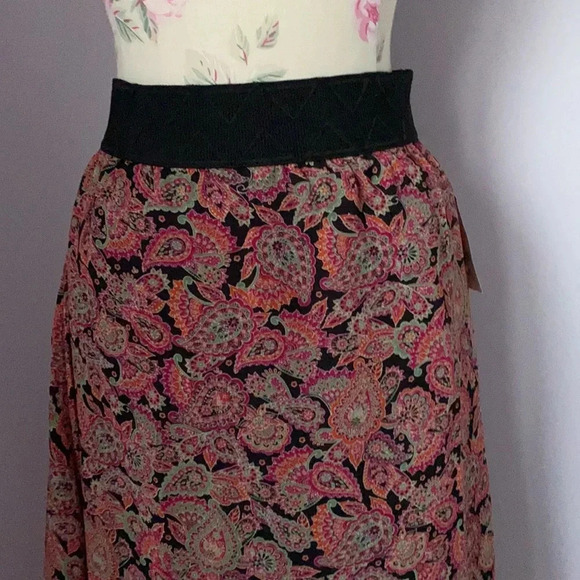 Lularoe Lola printed lined skirt in extra small - Picture 2 of 10